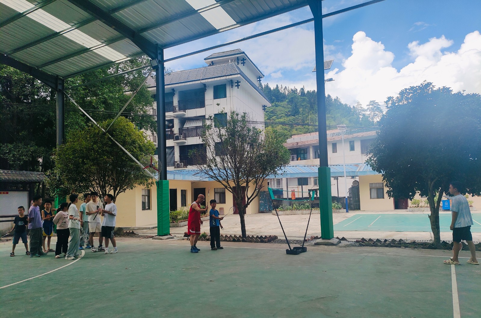 上河溪乡上河溪村：“羽”动盛夏 快乐成长