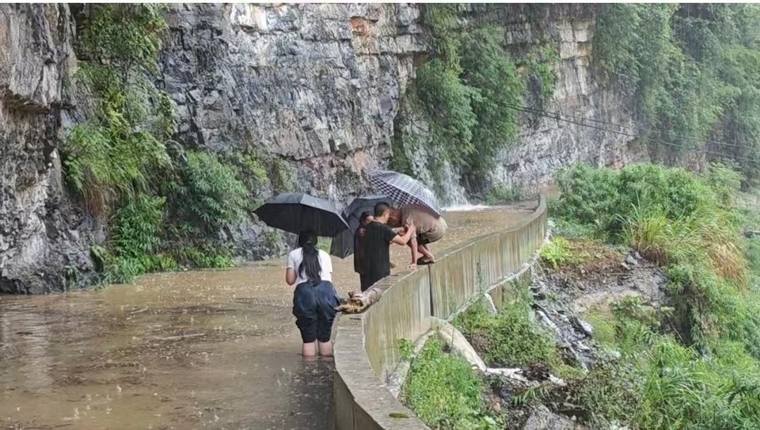 沙塔坪乡财政所：防汛一线践初心 危难时刻显担当