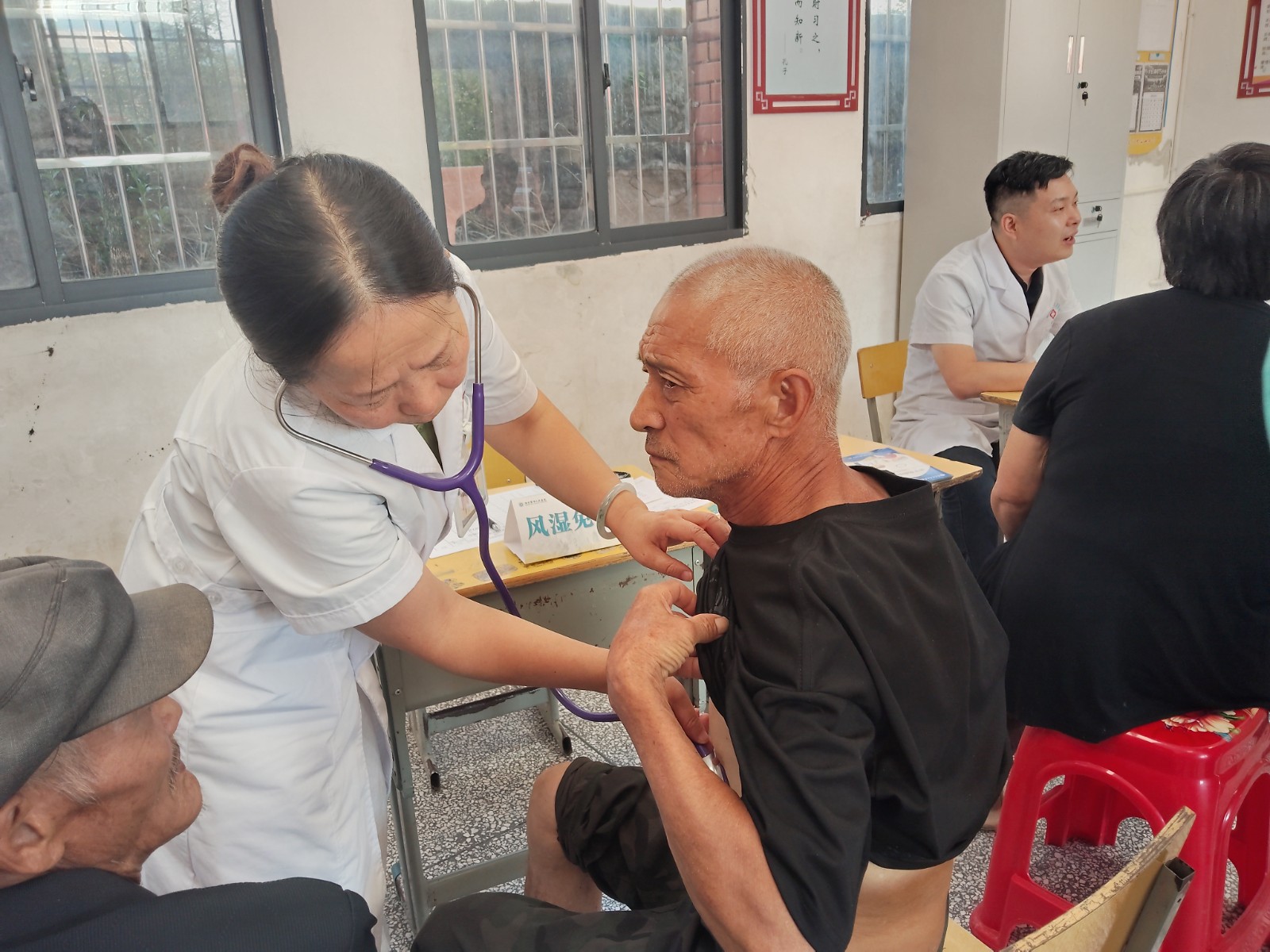 湘雅二医院与市人民医院巡回医疗活动走进八大公山镇八大公山村