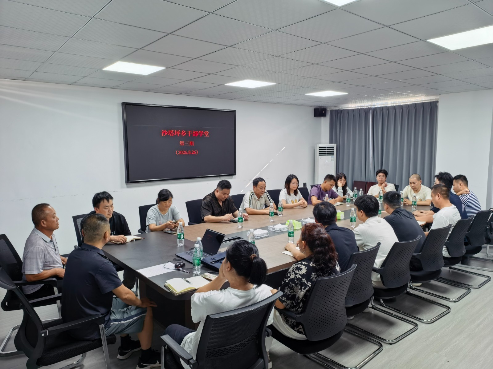 沙塔坪乡：老同志真情传帮带 年轻干部一线长本事