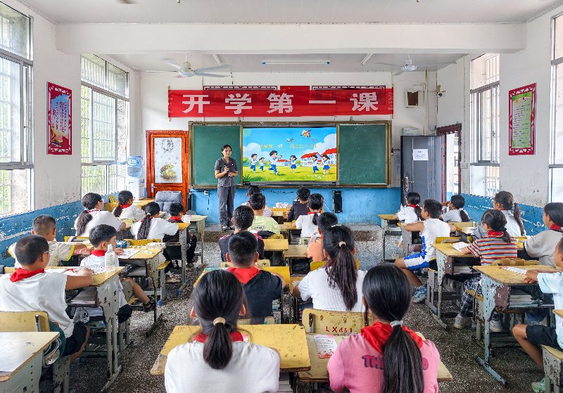 法治护航开学季 普法宣讲进校园