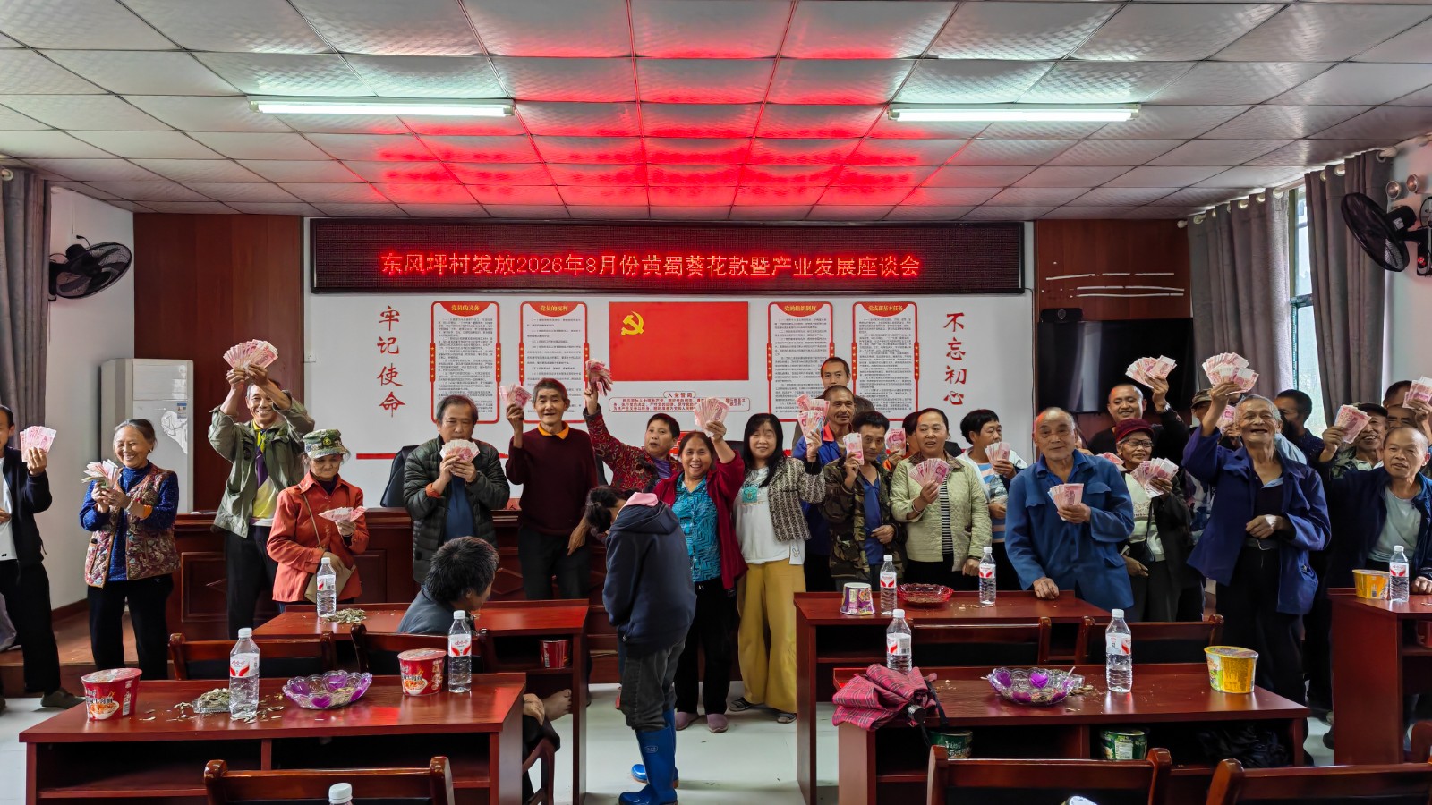 上河溪乡：兑现花款促增收 交流经验谋发展